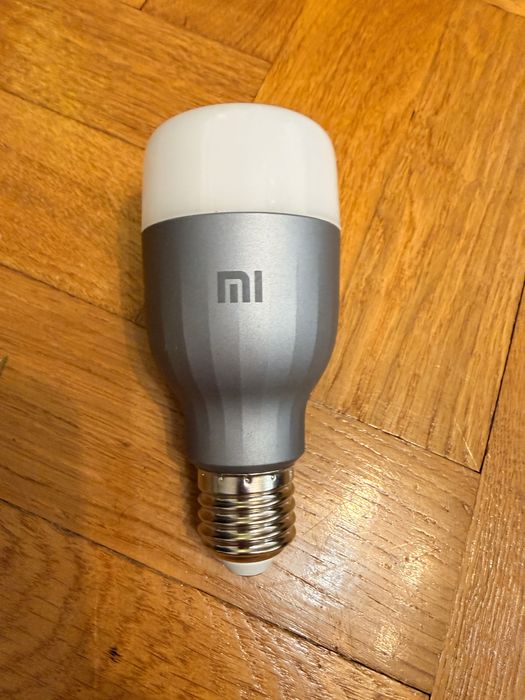 Żarówka mi  led smart bulb wheit and color nie potrzebuje ostka