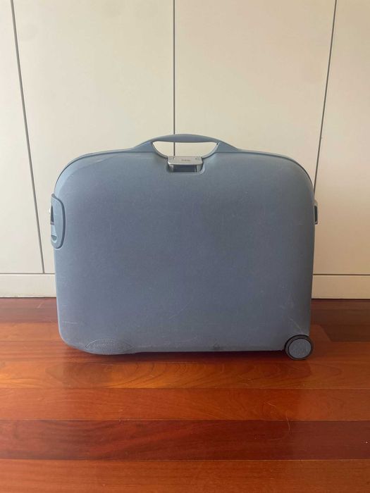 Mala Samsonite usada 38L c/ chave, código, 4 rodas.
