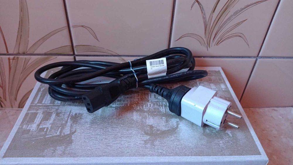 Kabel zasilający do komputera angielski wtyk