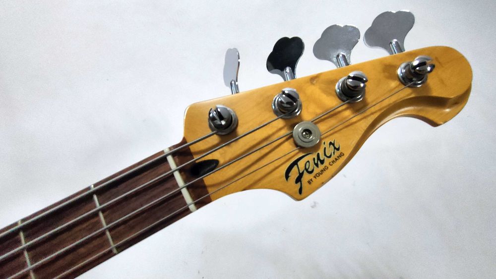 Gitara basowa Fenix by Young Chang Precision  Bass
