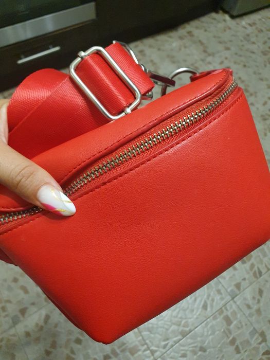 Бабанка через плече bershka