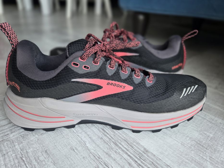 brooks cascadia 16 gtx