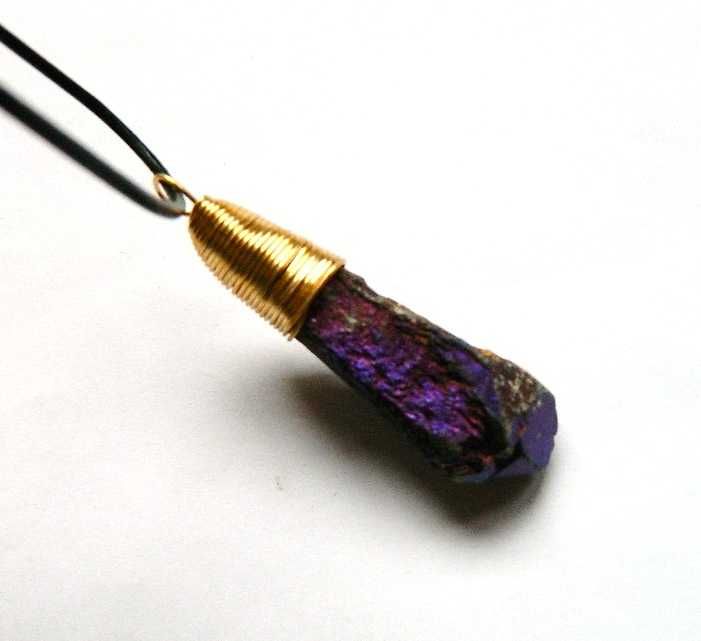 Kwarc tęczowy, tytanowy, surowy kamień, wisiorek