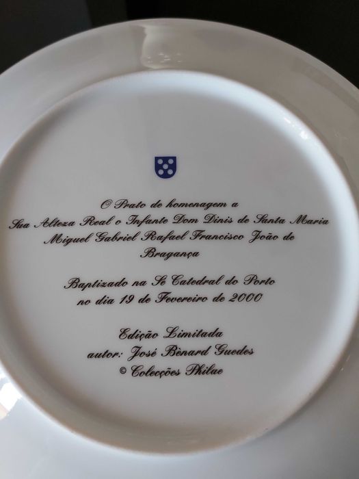 Pratos porcelana homenagem casamento D. Duarte Pio e batizado filhos