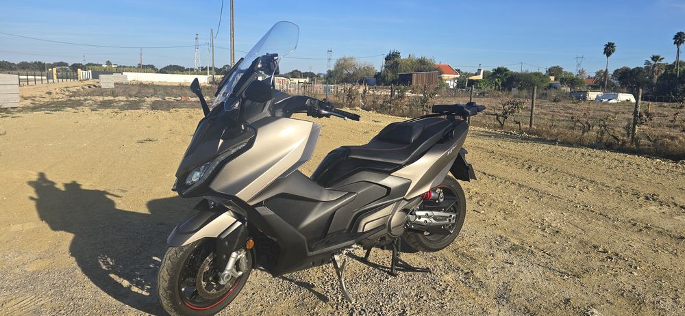 Kymco 550 AK Premium