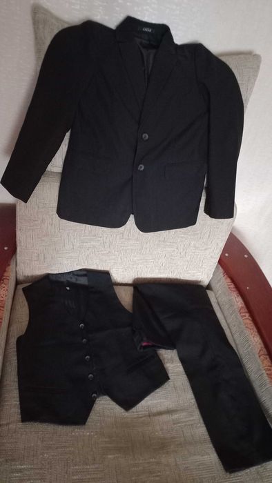 Школьная форма,костюм 3-ка на 9-11лет.