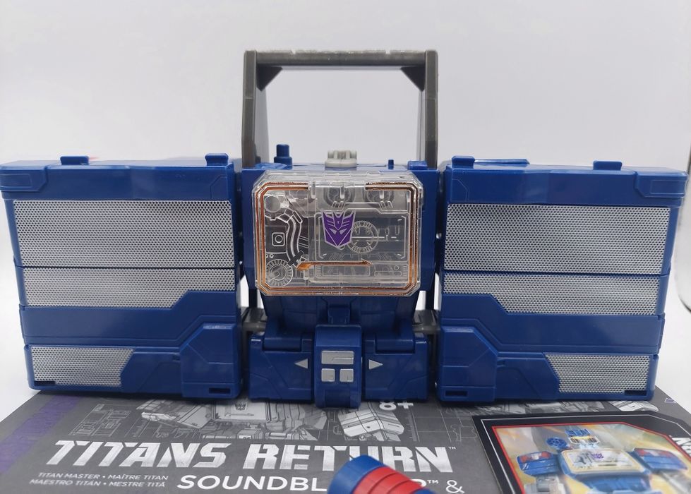 Transformers Titans Return Leader Class Soundwave