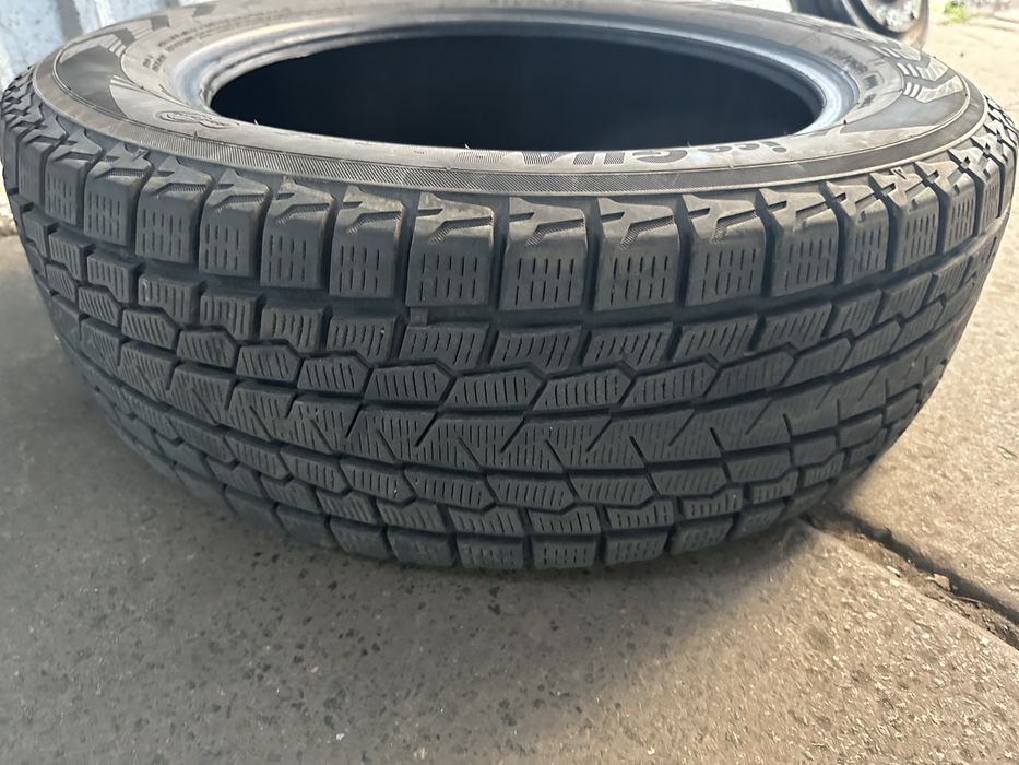 YOKOHAMA ice GUARD iG30 255/40R19 19インチ スタッドレス 4本 バリ溝 VW/ティグアン audi/A6/A6アバント/Q3等　(VTF500) クレジットカード QRコード決済可能 走行短め YOKOHAMA ice GUARD iG30 255/40R19 19インチ スタッドレス 4