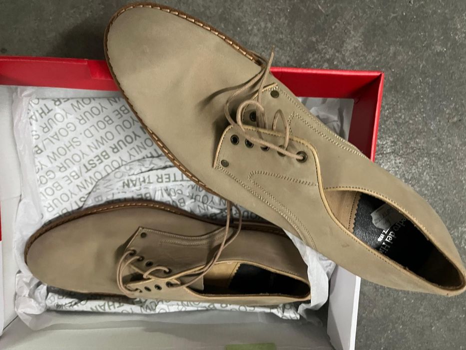 Sapatos de homem novos