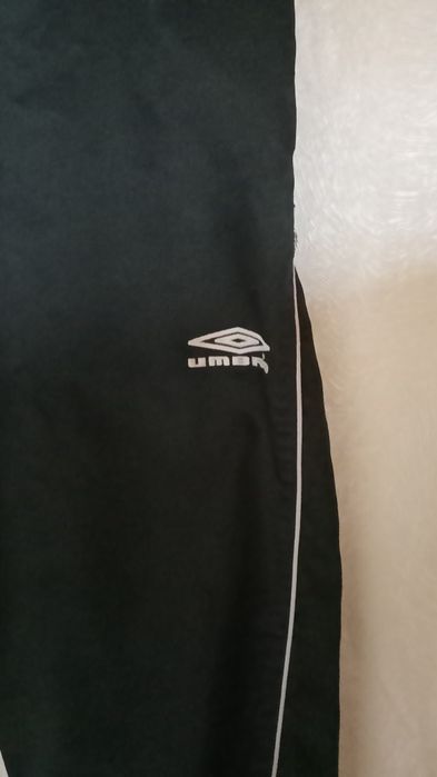 Spodnie dresowe 3/4 firmy UMBRO