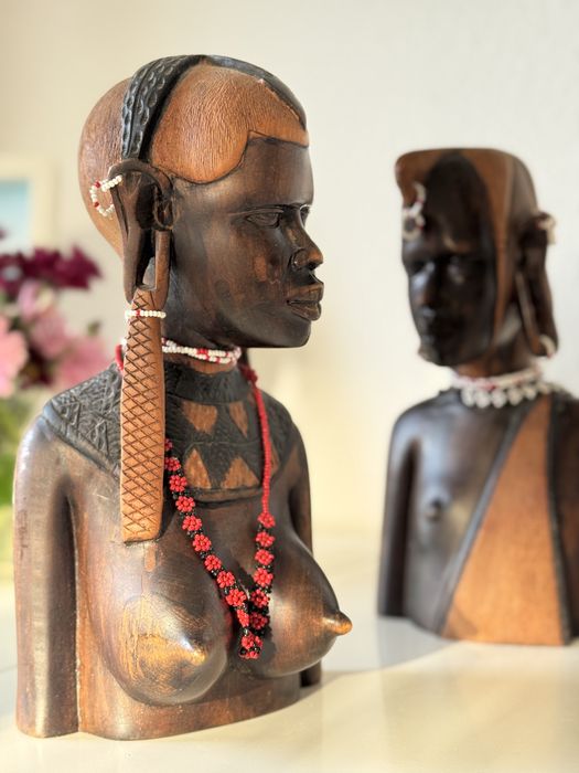 Африканські  статуетки, пара Африканських бюстів з історією