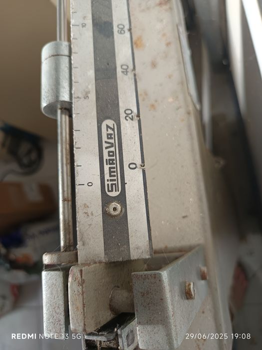 Balança à moda antiga a funcionar