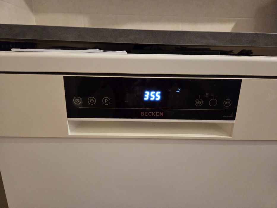 Máquina de Lavar Loiça Becken - Venda para Peças ou Reparação