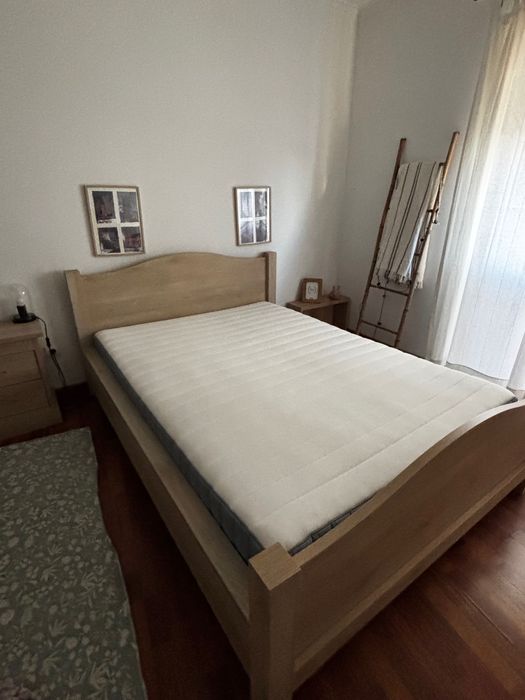 Cama casal Madeira + mesa cabeceira