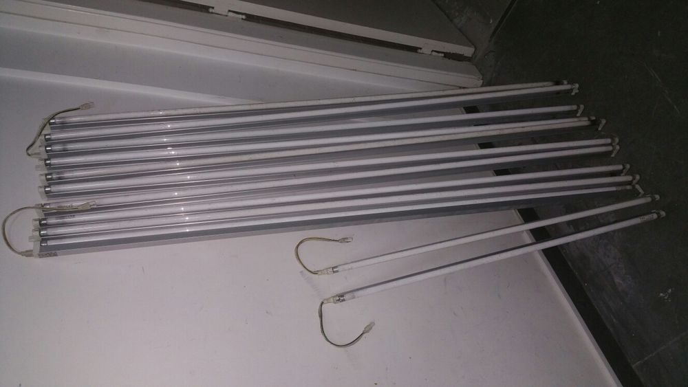 10 lampadas com suporte. Compridas  com147 cm, e 2 com 88 cm.