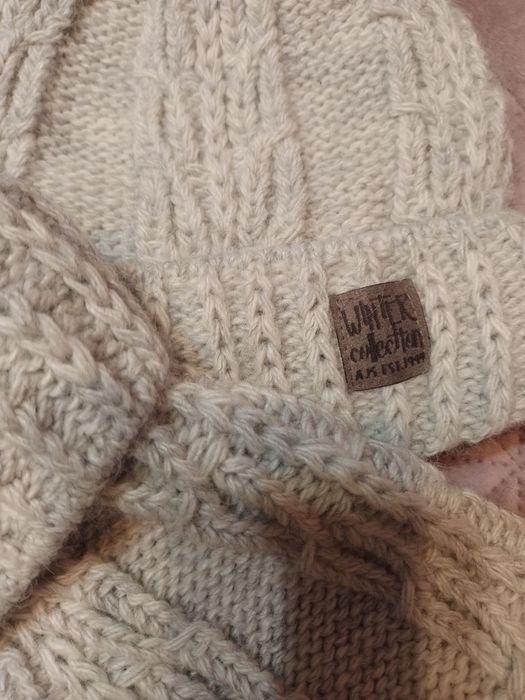 Piękny popielaty komplet czapka i komin