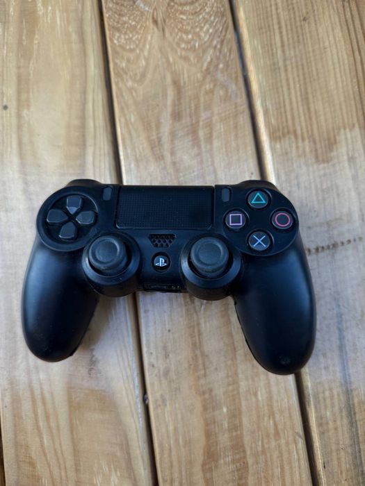 Продам PS4 pro 1TB
