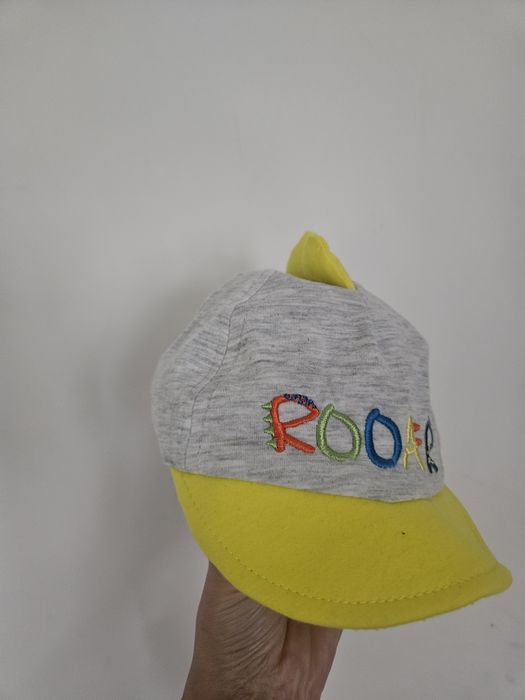 Bawełniana czapka z daszkiem dla chłopca Dino ROAR i kolcami 3d rozmiar 44/46