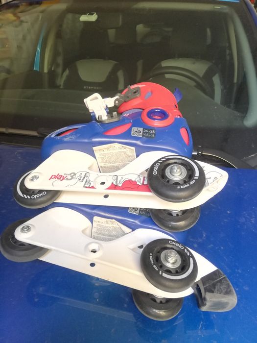 Patins com rodas.