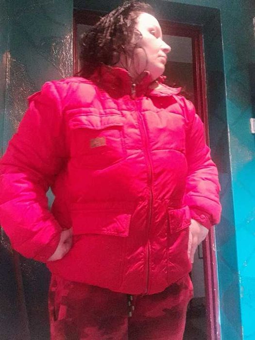 Kurtka Lee czerwona z kapturem zimowa rozmiar XL
