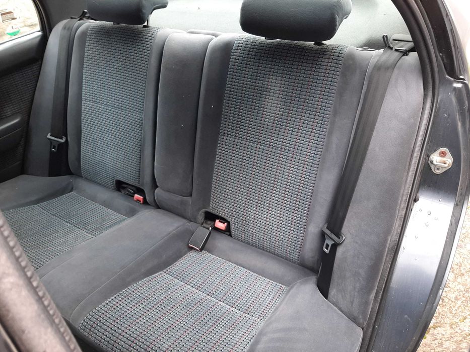 vendo toyota carinaE em bom estado