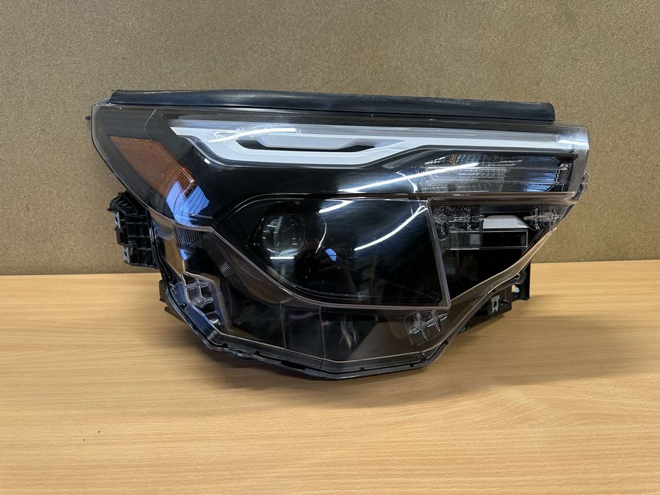 Фара права Subaru Forester SL 84001SL000 K5 2024 2025 2026