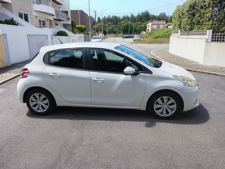 Peugeot 208 HDI ano 2014