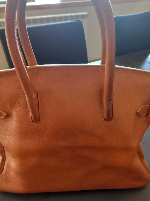 Carteira toda em pele, cor Camel com pele de vaca,como nova.