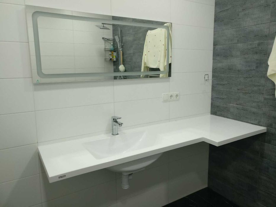 столешница над стиральной машиной, умивальник со столешницей