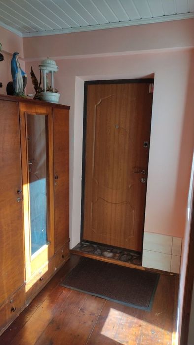 Продаж будинку з сонячними батареями на 30 квт світла