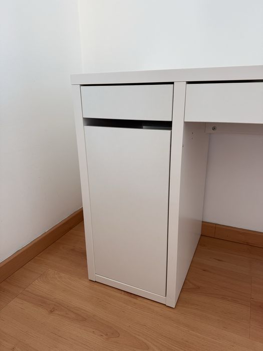 Secretária e cadeira ikea