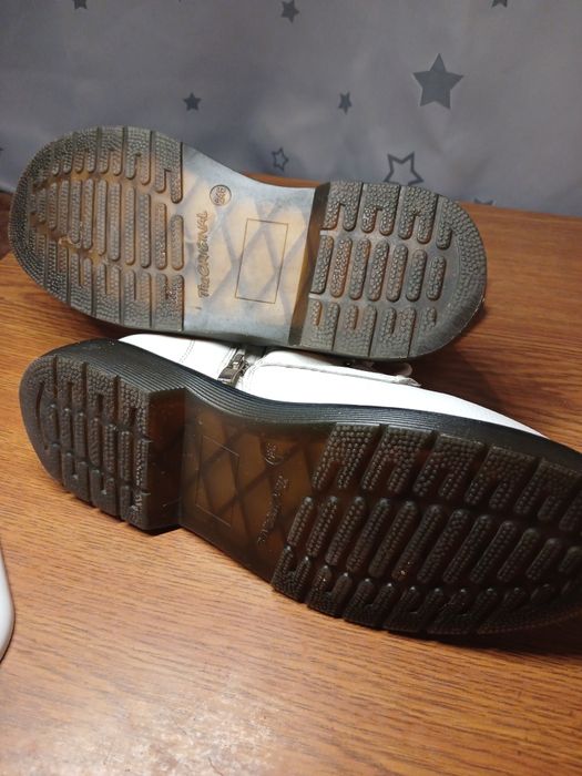 Продам срочно демисезонные ботиночки р.24,5,кожа.