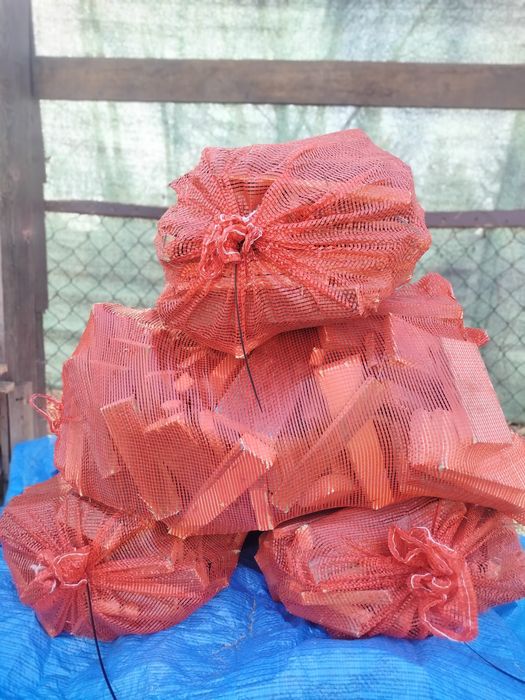 Drewno rozpałowe w workach