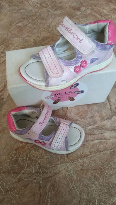 Босоніжки, сандалі для дівчинки