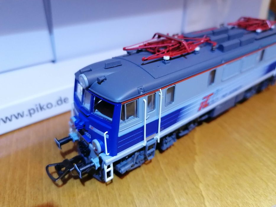 lokomotywa PIKO EUO7 323