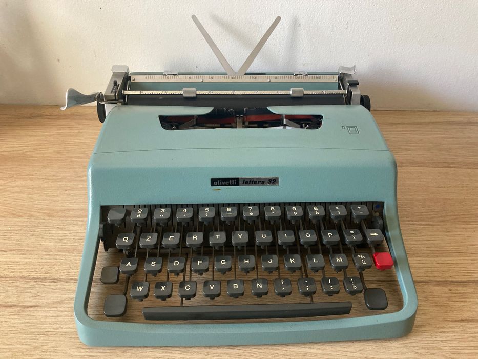 Máquina de escrever  **  Olivetti 32