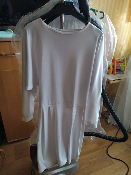 Жіноче плаття з відкритою спиною