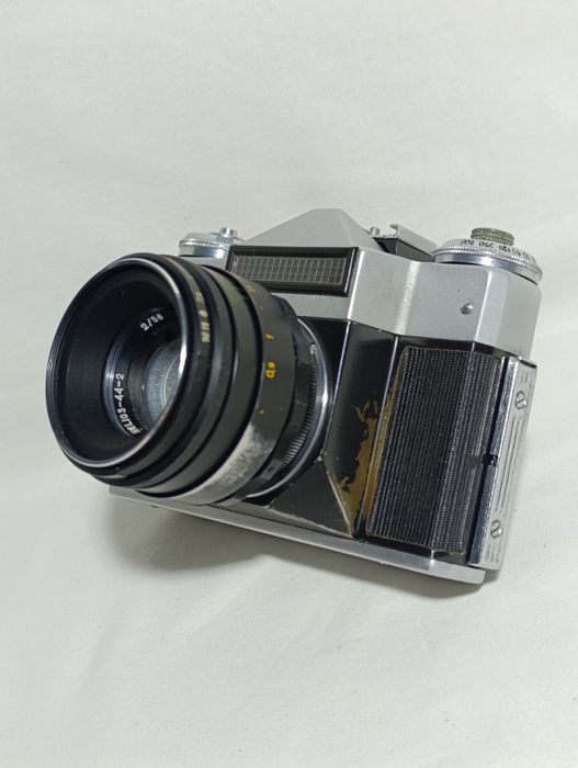 Фотоапарат Зенит у кофрі.