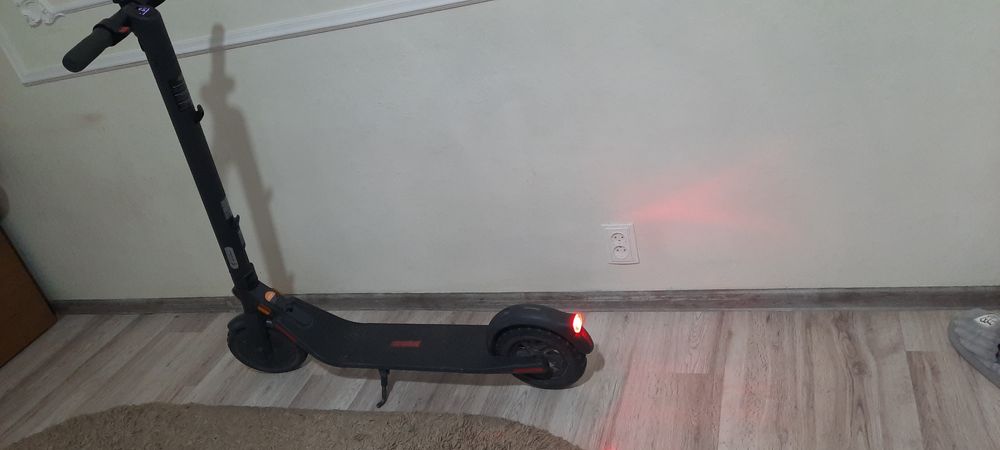 Продається електросамокат  ninedot