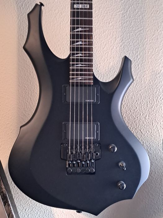 Guitarra elétrica LTD F200