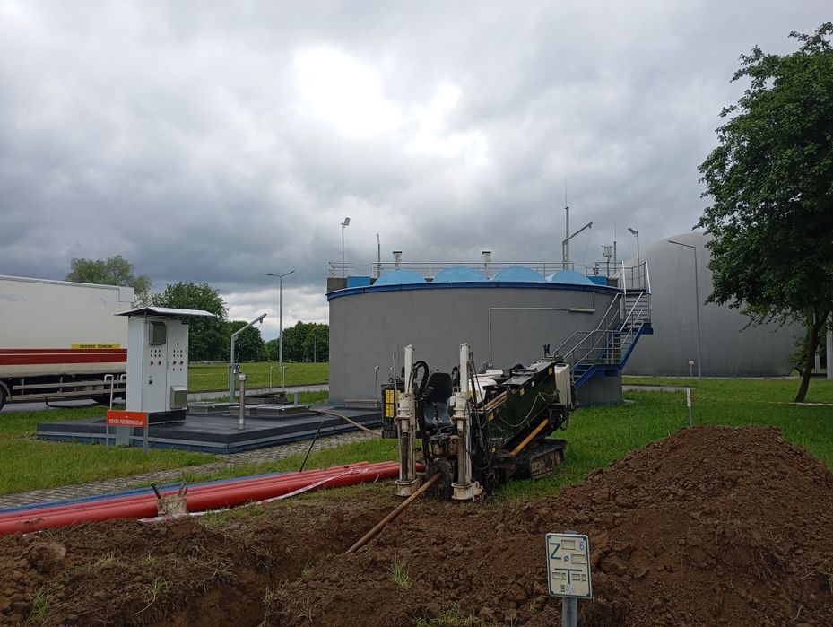 Przewiert sterowany horyzontalny przewiert pod drogą przecisk przepych