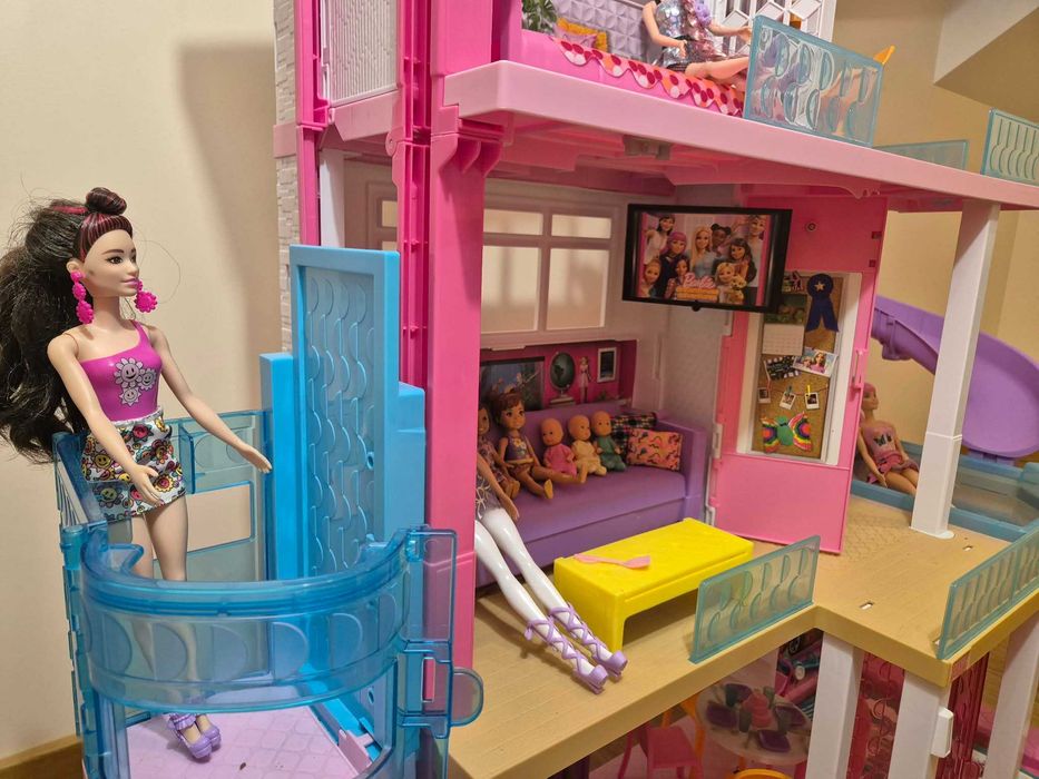 Domek, kamper, szafa barbie