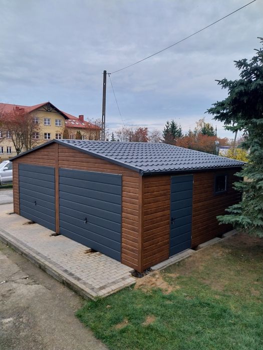 Garaż blaszany drewnopodobny nowoczesny wygląd styl
