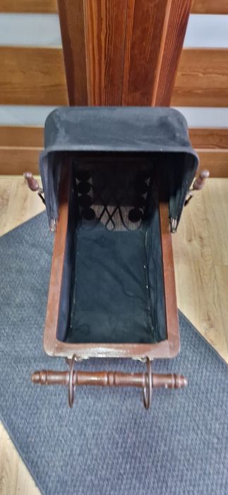 Wózek z lakami.   .