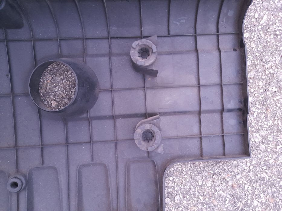 Vendo tampa do motor nissan navarra 2.5