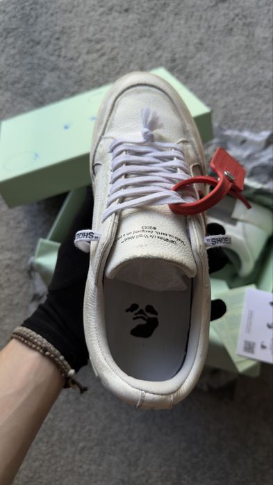 Off-White Low Vulcanized Distressed White Burgundy EU41