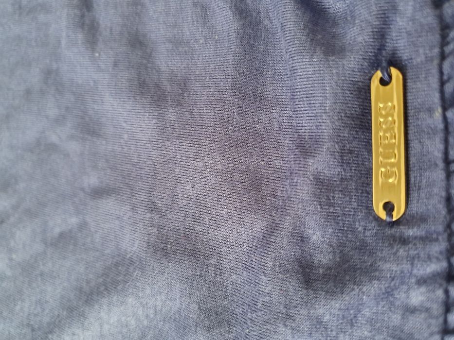 bluzka letnia Guess z ozdobnymi plecami