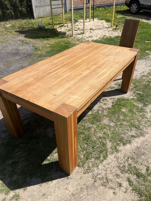 Stół dębowy z krzesłami