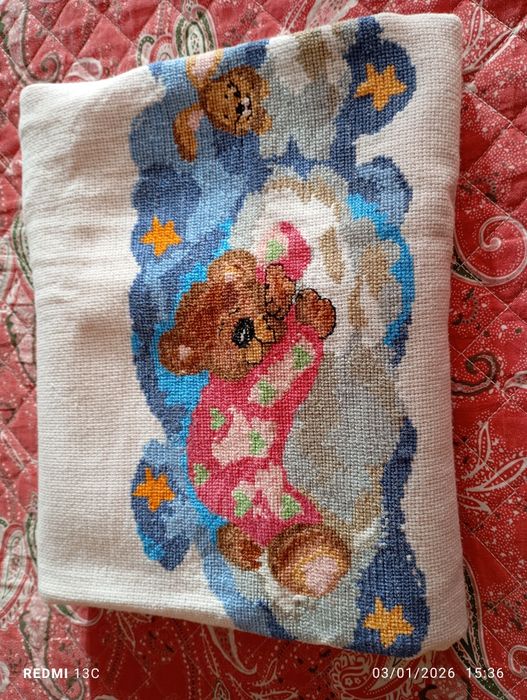 Manta bordada a ponto cruz