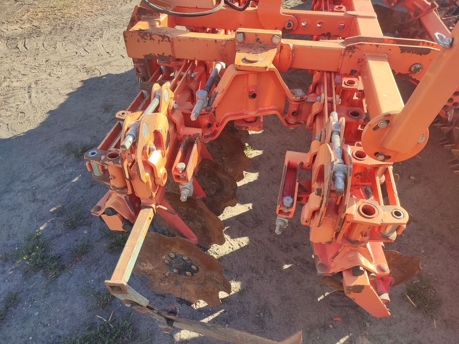 Agregat uprawowo siewny talerzowy